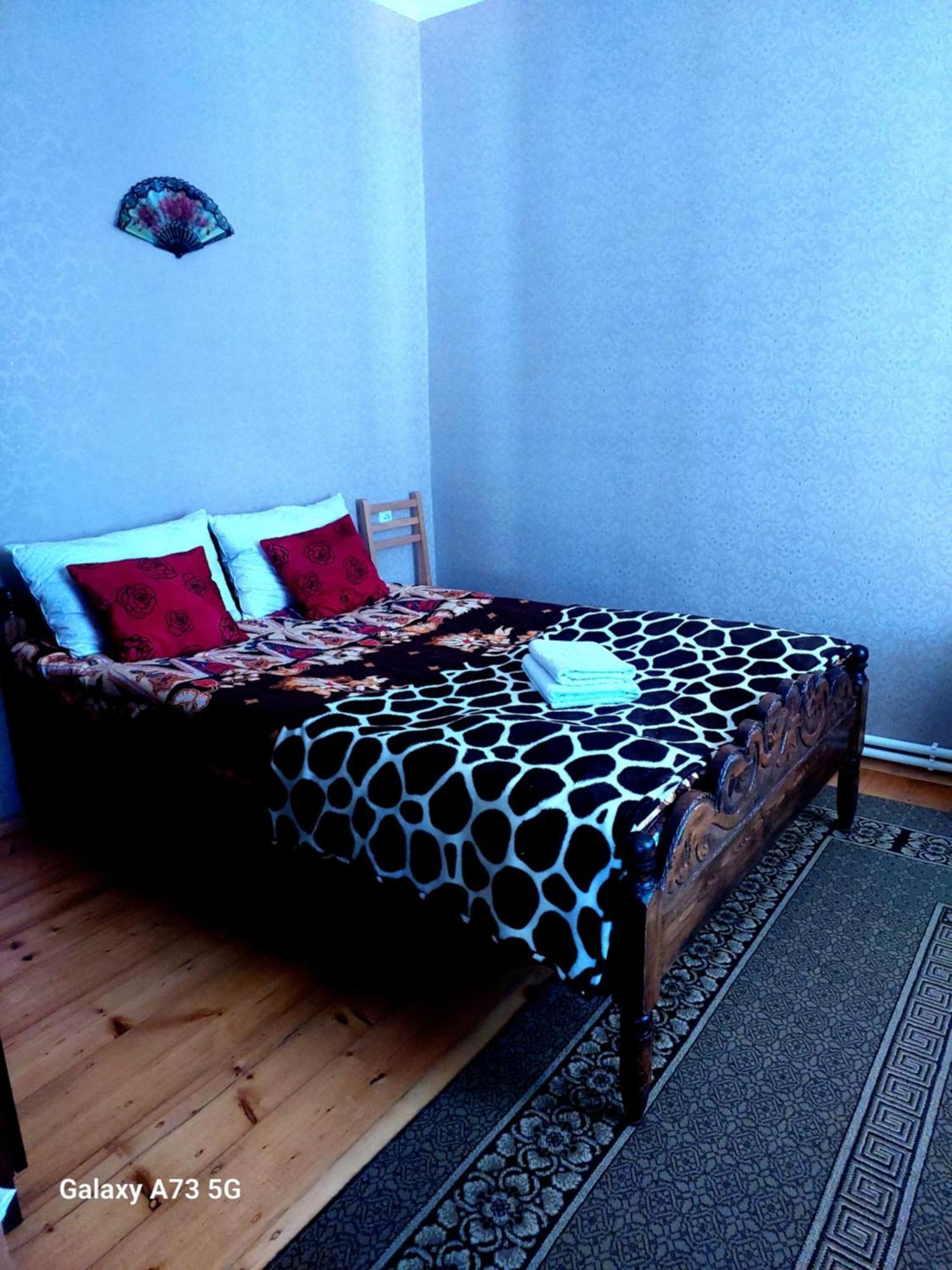 Lela Rezo Guesthouse Kazbegi Exterior foto